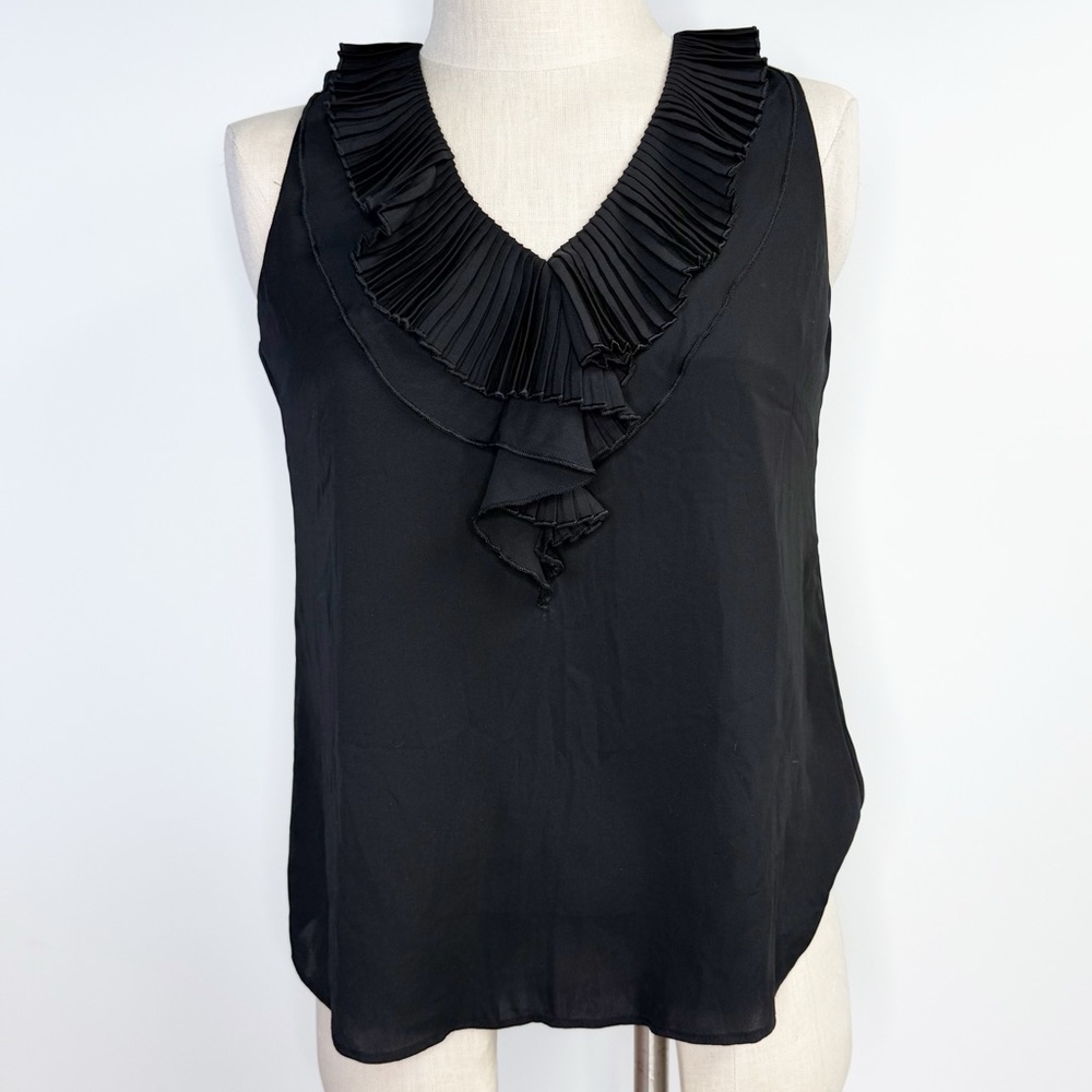 WHBM White House Black Market Black Sleeveless Ruffle Front Shell Size 0